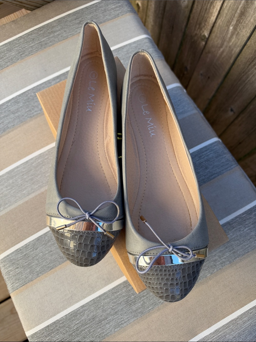 Women’s Grey Bow-Accent Ballet Flats